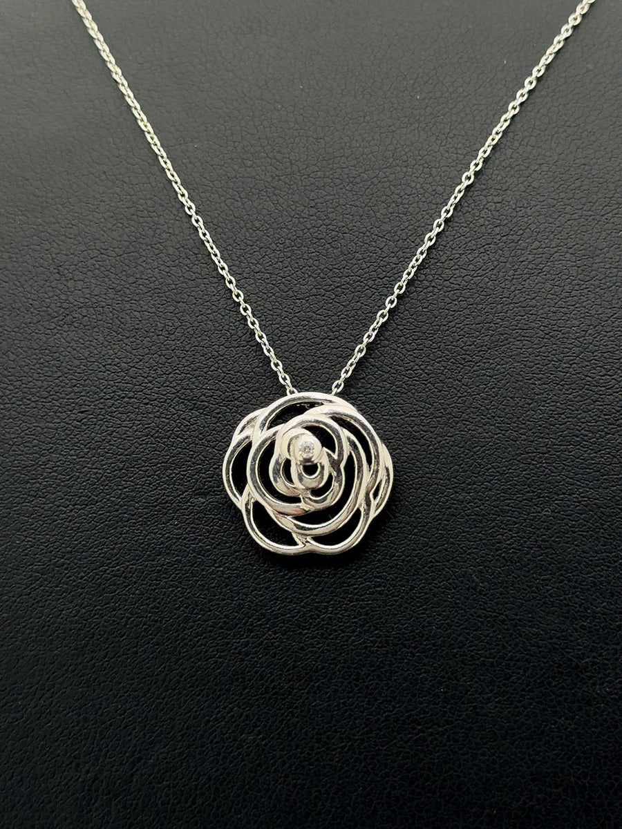 Fine Silver pendant with chain