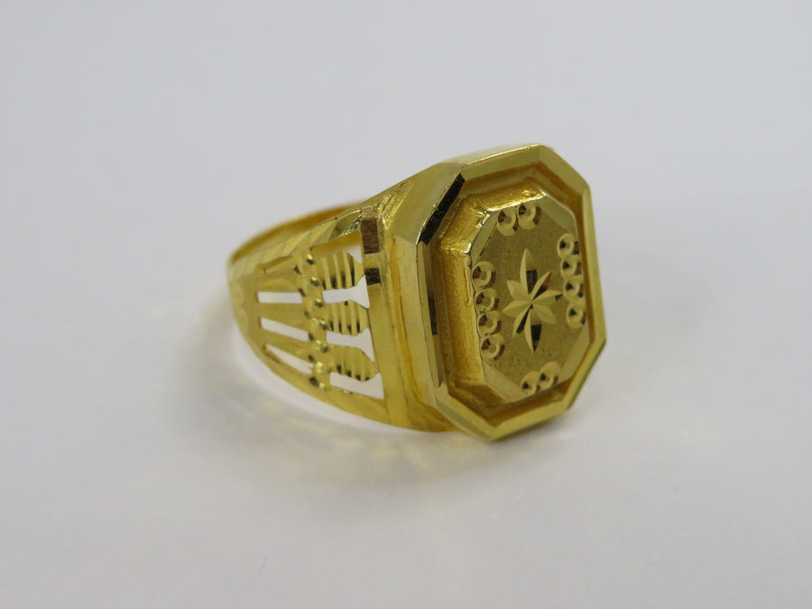 Traditional Gold Ring M7